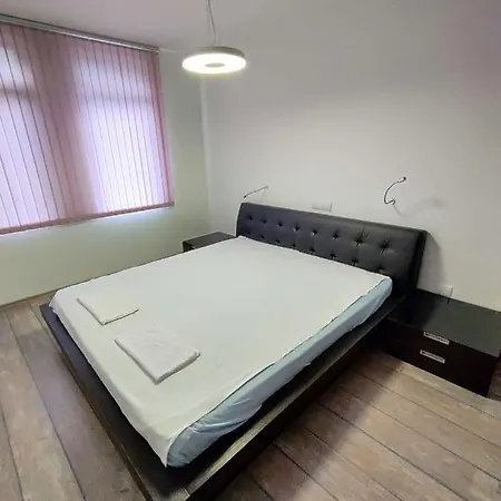 Luxury - King Size Bed. Pool. Free Parking. Apartment Varna