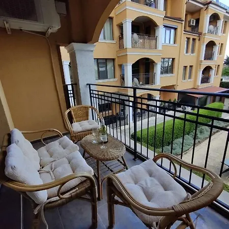Luxury - King Size Bed. Pool. Free Parking. Apartment Varna