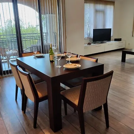 Luxury - King Size Bed. Pool. Free Parking. Varna