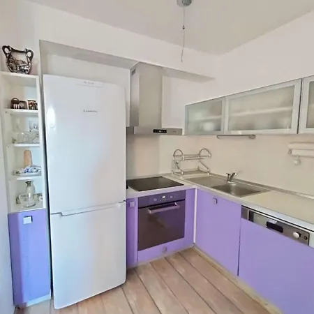 Apartment Luxury - King Size Bed. Pool. Free Parking. Varna