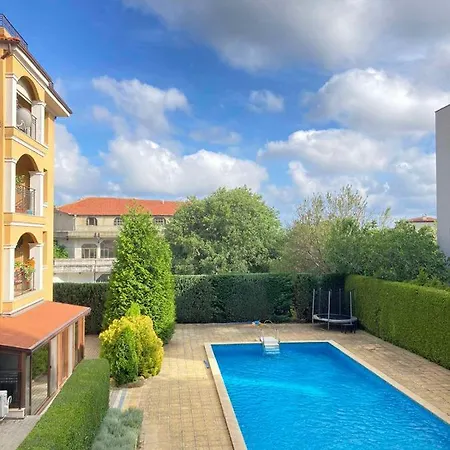 Luxury - King Size Bed. Pool. Free Parking. * Varna