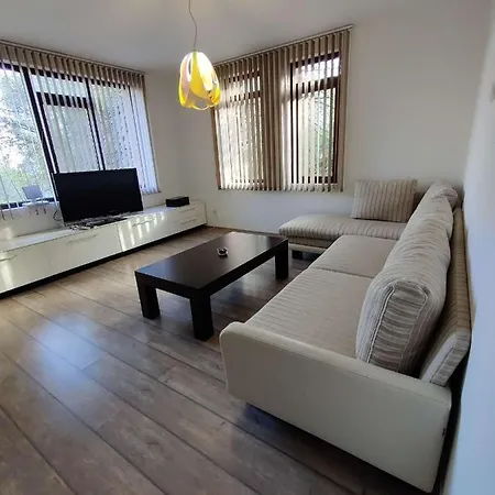 Appartement Luxury - King Size Bed. Pool. Free Parking. Varna